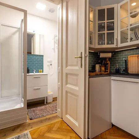 Cozy Close To Old Town Square