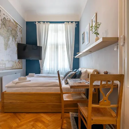 Cozy Close To Old Town Square